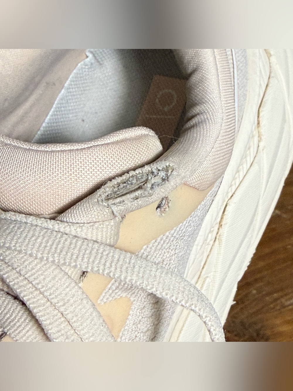 HOKA Arahi 7 Women’s 8 Vanilla/Cream Running Shoes - Picture 13 of 13